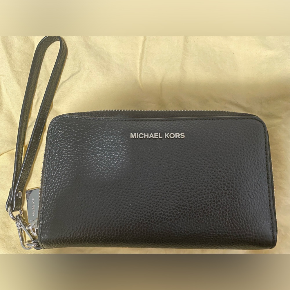 MICHAEL KORS CLUTCH